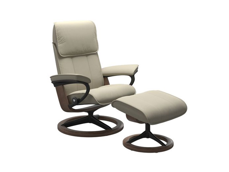 Stressless Admiral (M) Signature Chair with Footstool
