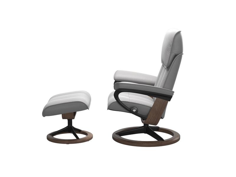 Stressless Admiral (M) Signature chair with Footstool 