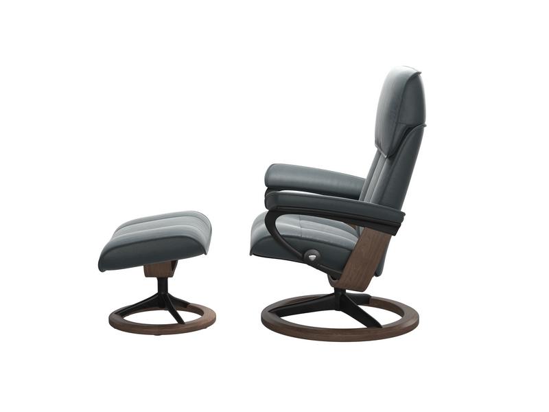 Stressless Admiral (M) Signature chair with Footstool 