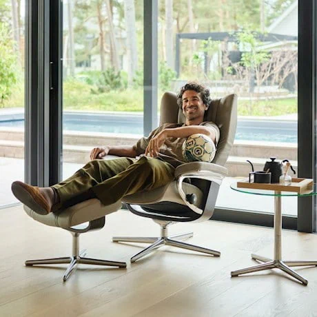 Minimalistic country retreat with Stressless